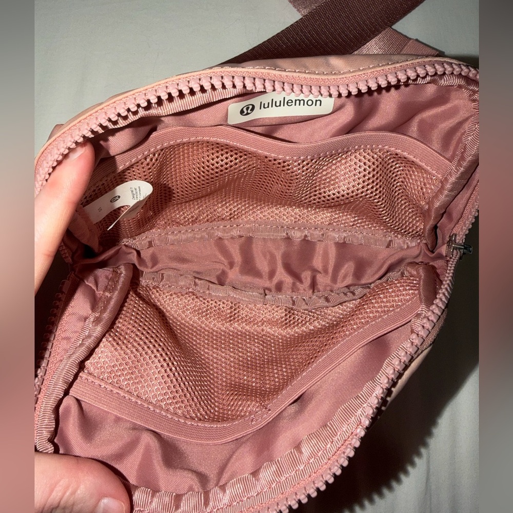 Lululemon Dusty Rose Belt Bag 1L - Picture 4 of 4